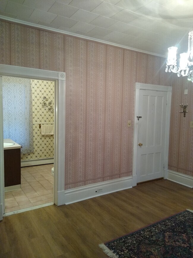 Building Photo - 47 Continental Ave