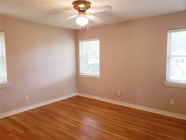 Building Photo - 585 Classen Dr