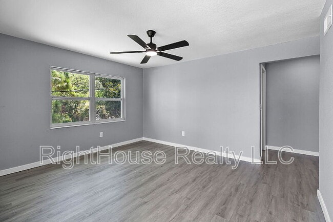Building Photo - 315 Bayview St