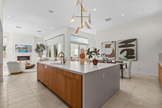 Building Photo - 446 Fountain Dr