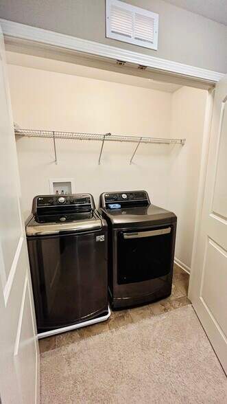 Washer and drier - 1164 Evergreen Ave