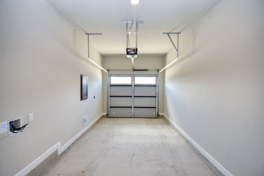 Building Photo - 8322 Via Verona