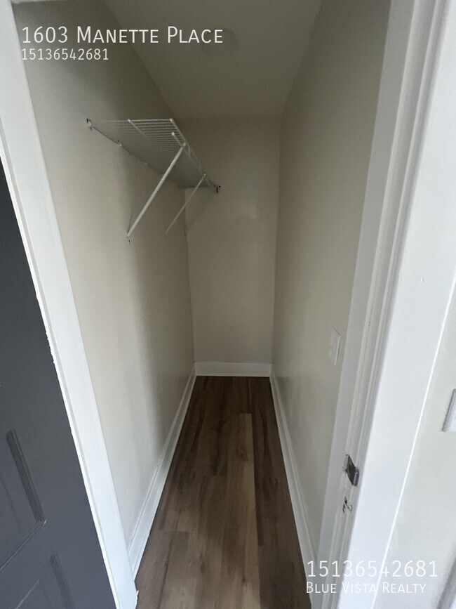 Building Photo - 1603 Manette Pl