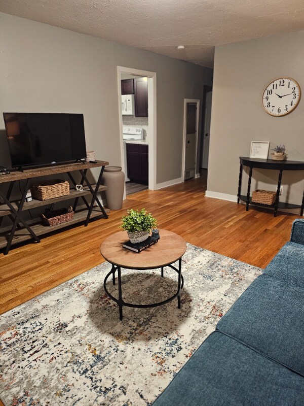 Building Photo - 1903 Bloom Ln