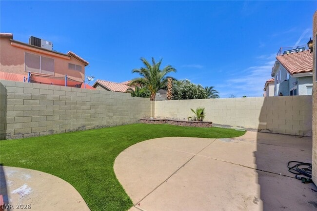 Building Photo - 8752 Raindrop Canyon Ave