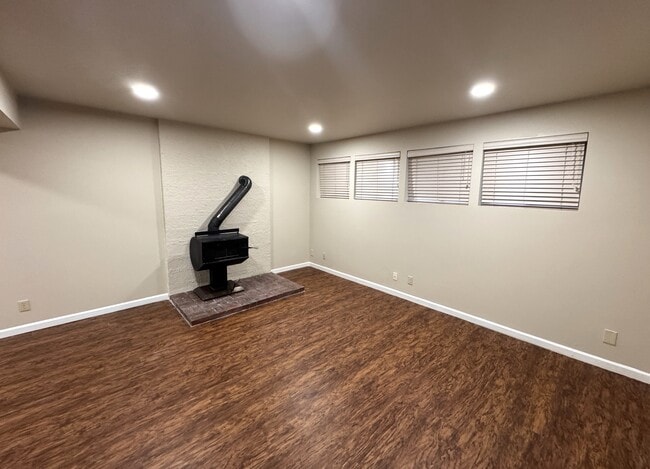 Building Photo - 202 Vashon Ave SE