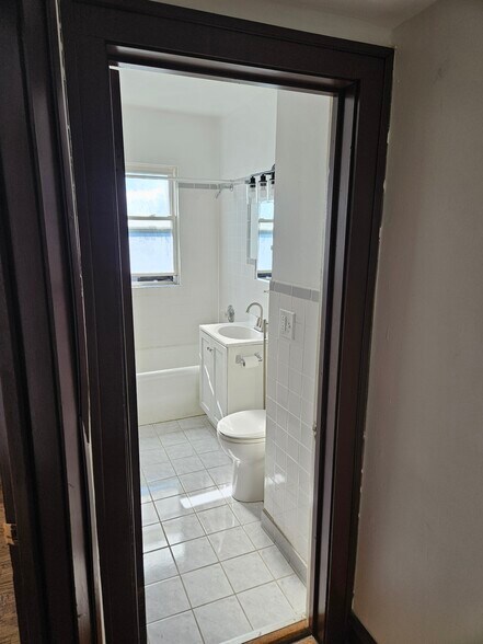 Building Photo - 1745 W 89th St