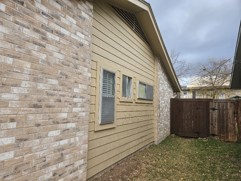 Building Photo - 1221 McHam St