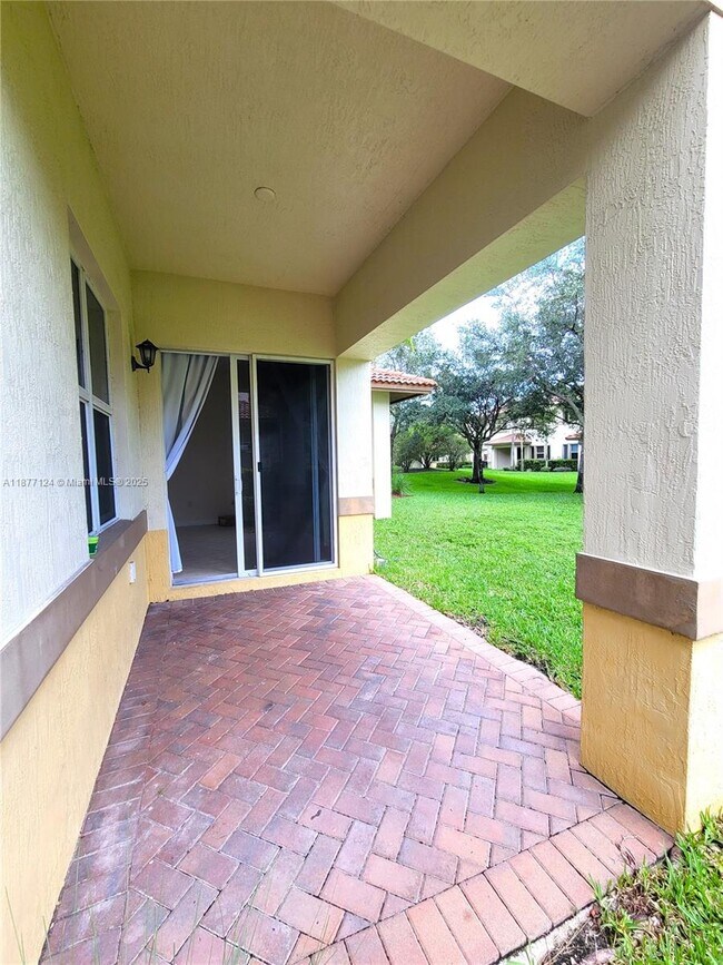 Building Photo - 6033 NW 118th Dr