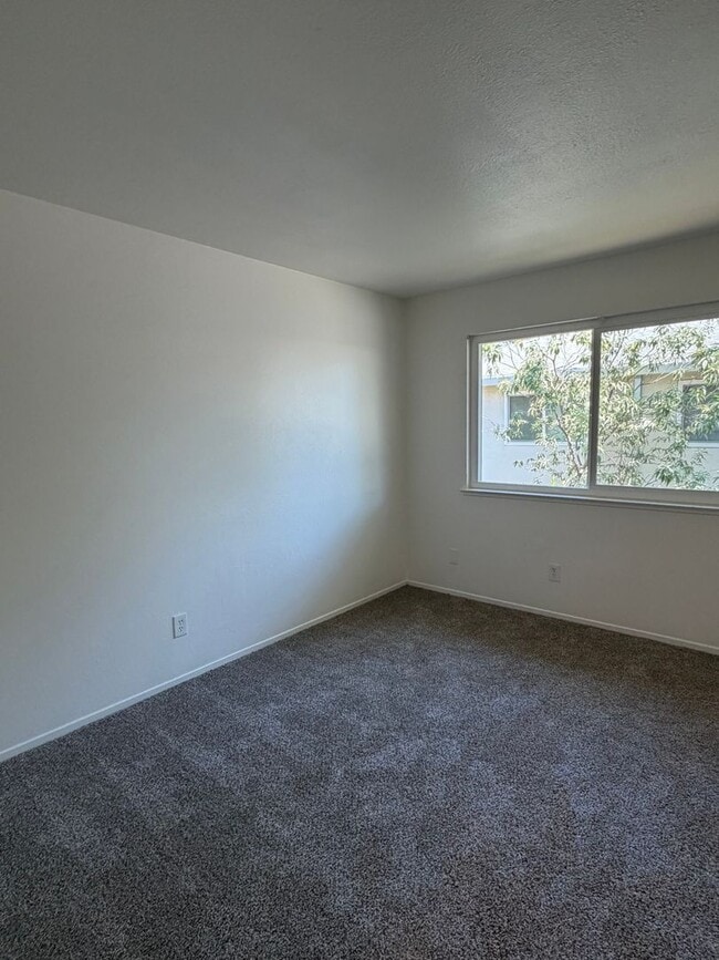 Building Photo - 6516 Bremen Dr