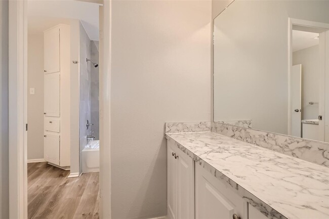 Building Photo - ? Modern 3-Bedroom Bedford Home with Spacious Layout ?