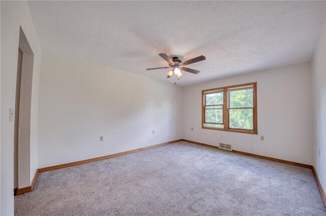 Building Photo - 4465 Mt Troy Rd Ext