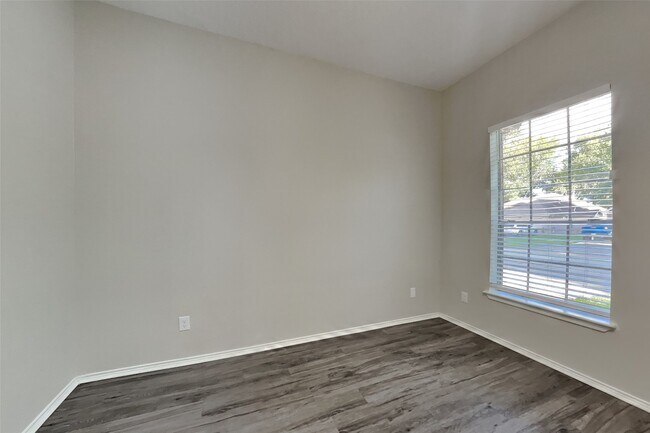 Building Photo - 1314 Buchans Dr