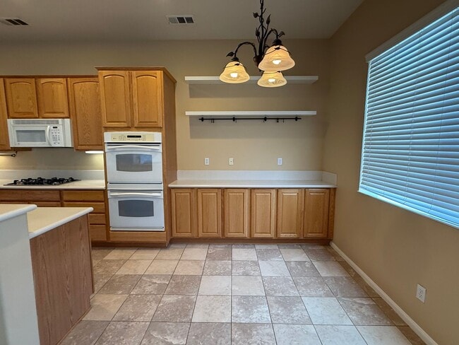 Building Photo - Apple Valley Estates- Gated Community- Beautiful 4 Bedrooms, 3 Bathrooms