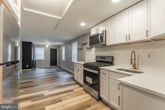 Building Photo - 428 Dickinson St