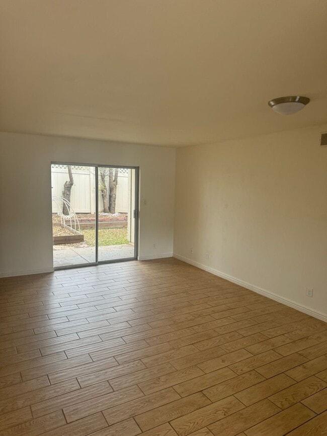Building Photo - Pineview Village Condo for Rent_Available NOW
