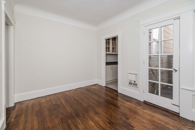 Building Photo - UPDATED PRICING! Parking! 2BR. Private Patio!  DISHWASHER! On-Site LAUNDRY! HARDWOOD!