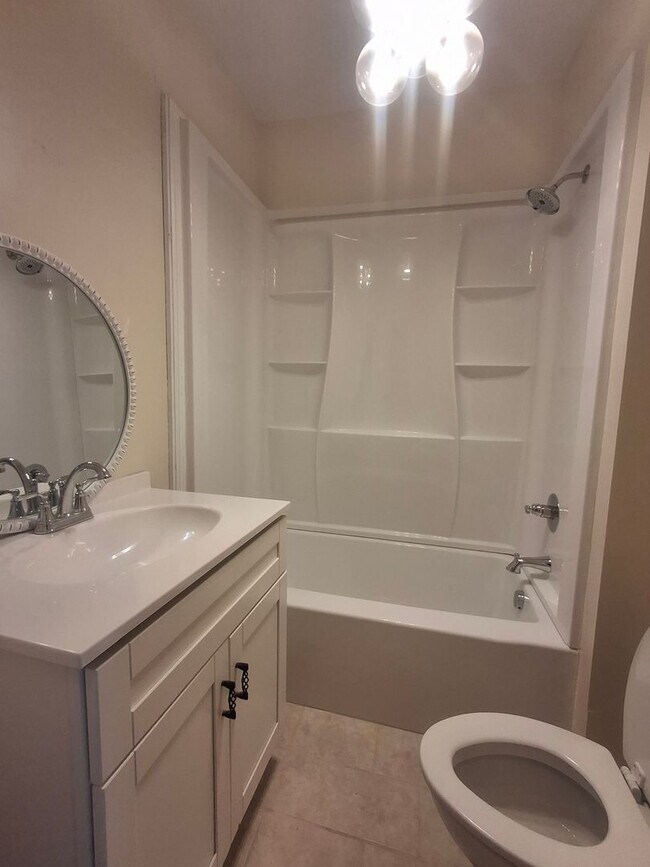 Building Photo - Historic district apartment home available...