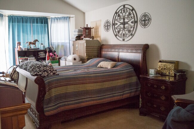 Building Photo - Evolve Real Estate: Fantastic Home with La...