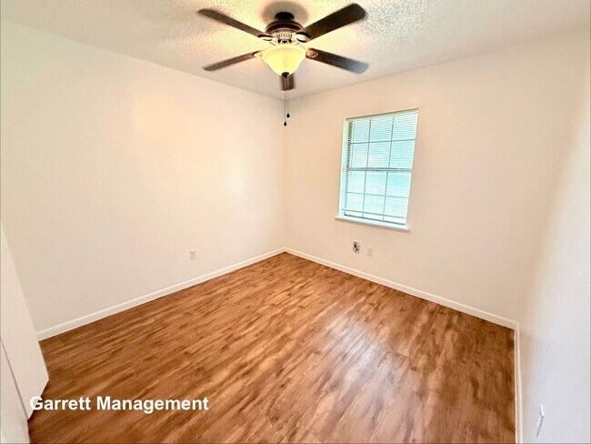 Building Photo - 106 N Fairview Dr