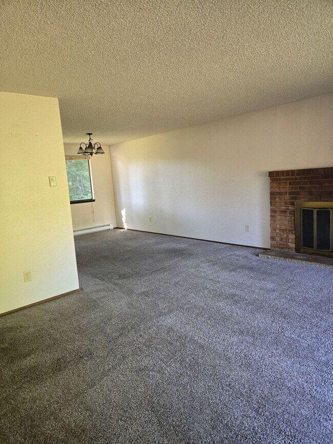 Building Photo - PRELEASING AUGUST 2026: 4 bedroom, 2.5 bathroom House