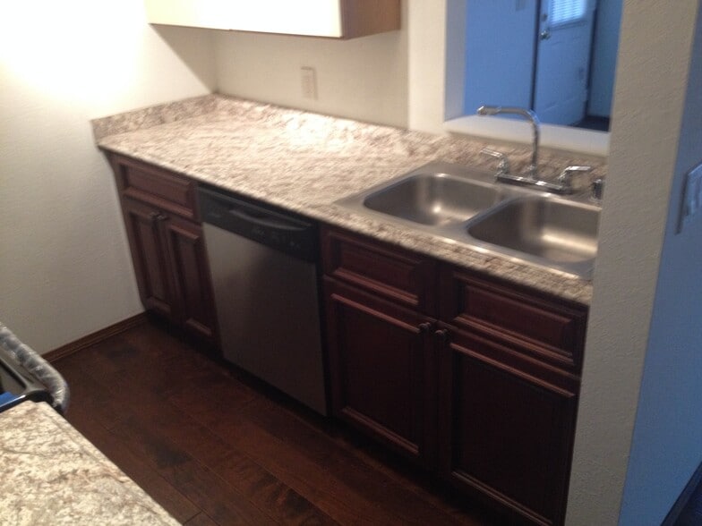 Building Photo - 220 Mount Hope Ct