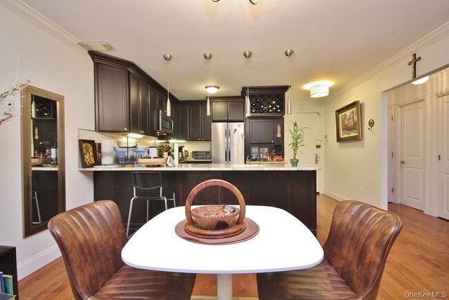 Building Photo - 1374 Midland Ave