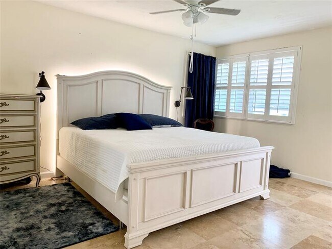 Building Photo - 930 Osceola Dr