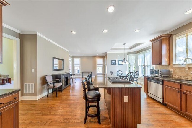 Building Photo - 5024 Glen Forrest Dr