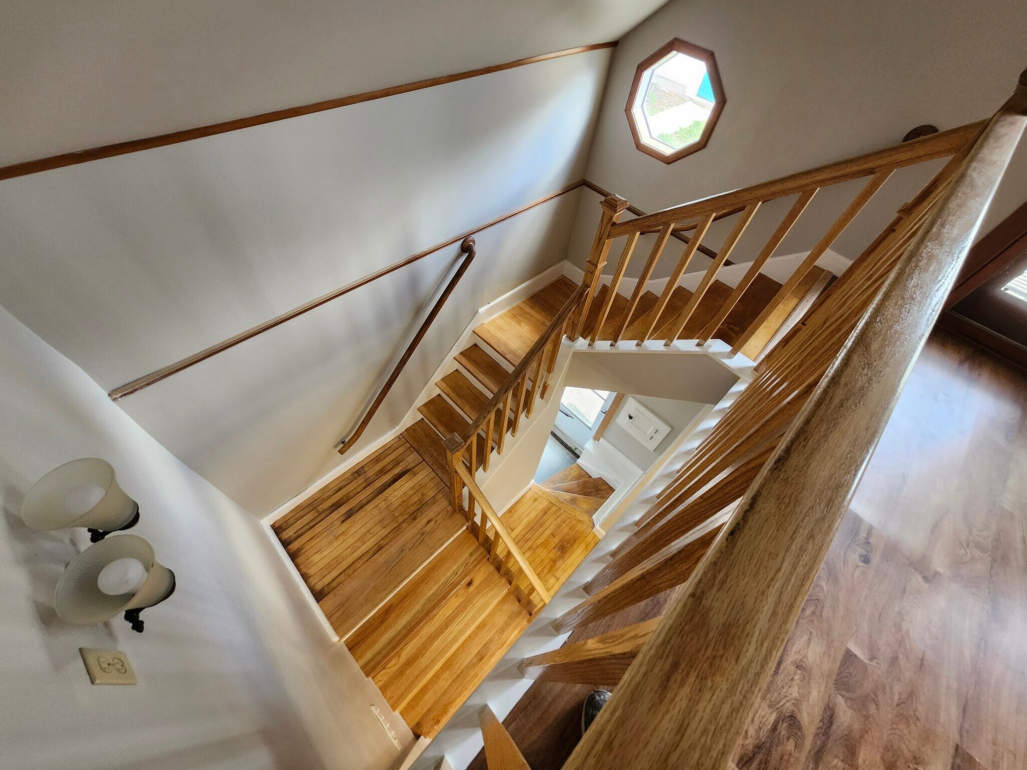 Building Photo - 2564 N Bartlett Ave