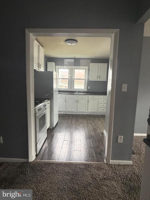 Building Photo - 75 Melrose Ave