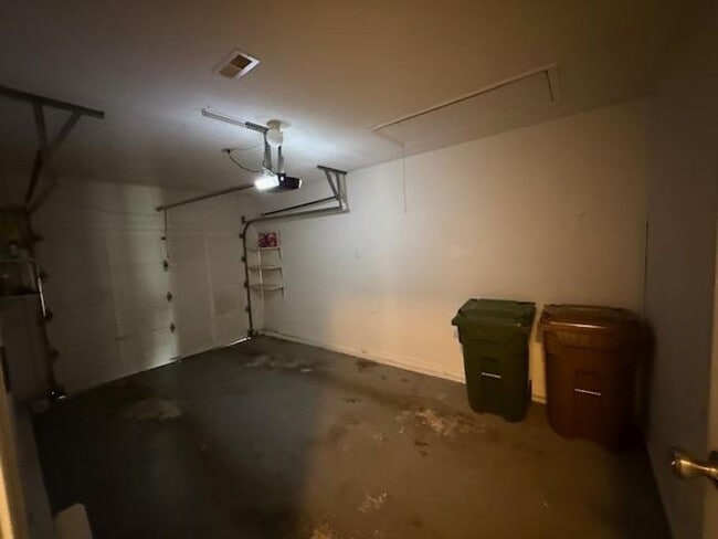 Building Photo - 222- Hanover Place Bev Roberts Rentals and...