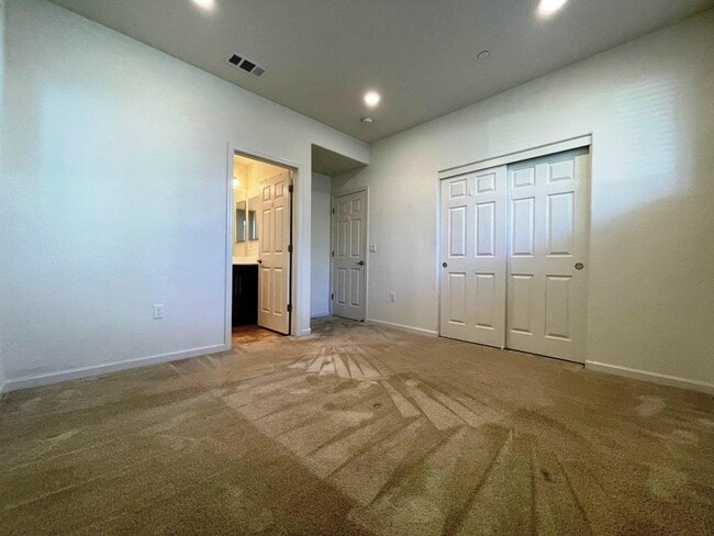 Building Photo - 168 Llano de los Robles Ave
