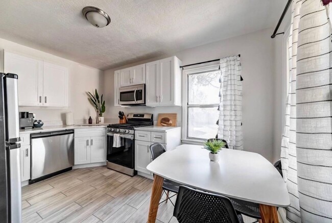 Building Photo - Cozy 4 bedroom 2 bath house in Provo
