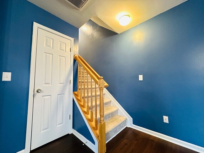 Building Photo - End-Unit 3BR Townhome Minutes to NCSU, Downtown & Crossroads