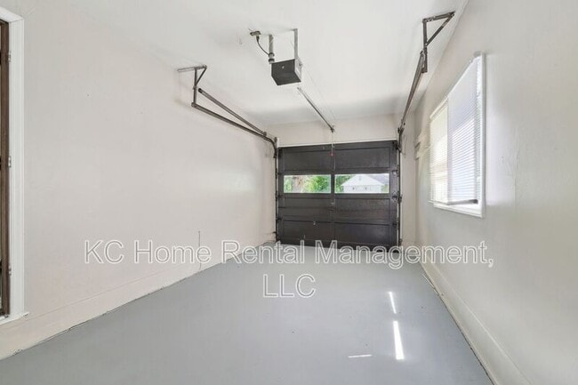 Building Photo - 5336 Appleton Ave