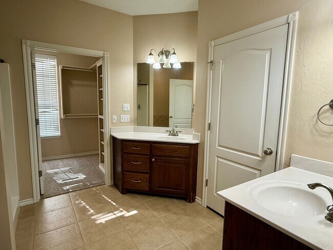 Building Photo - Beautiful Home in Surrey West of Yukon with Pool Access and Lawncare Included