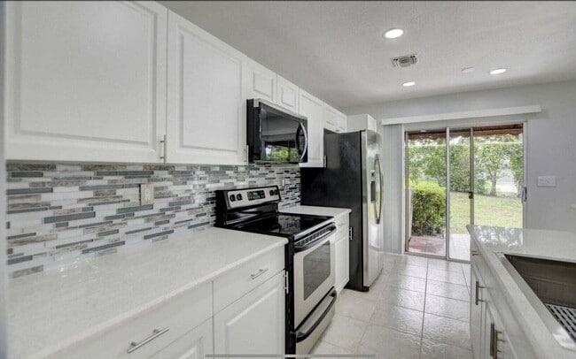 Building Photo - 5286 Sapphire Valley