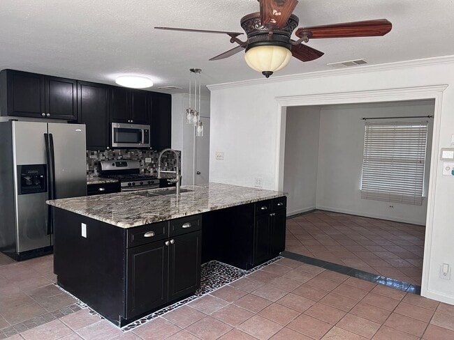 Building Photo - 6234 Pancho Villa Dr