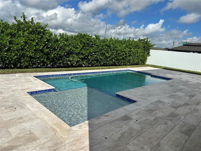 Building Photo - 27034 SW 132 Ct Rd