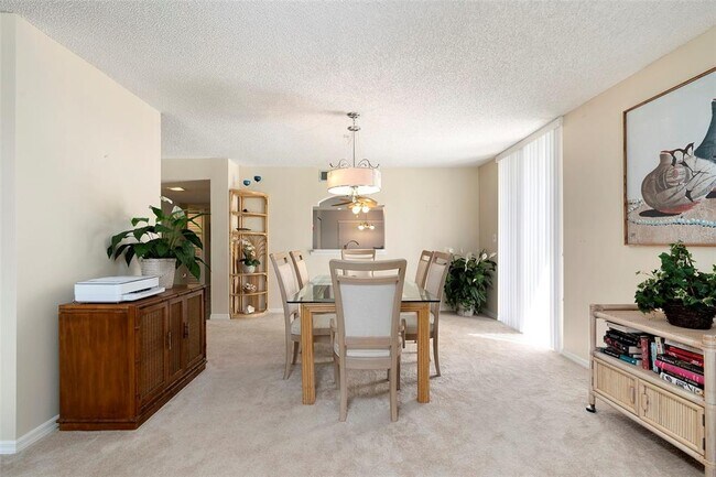 Building Photo - 6500 Sunset Way