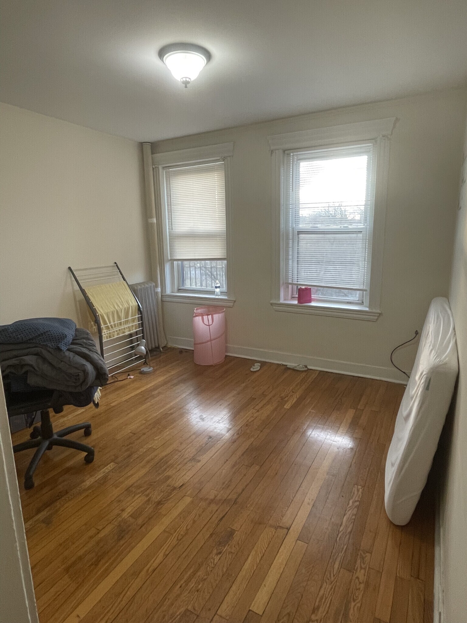 Building Photo - 352 Riverway