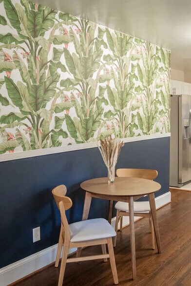 Building Photo - 612 E Woodlawn Rd