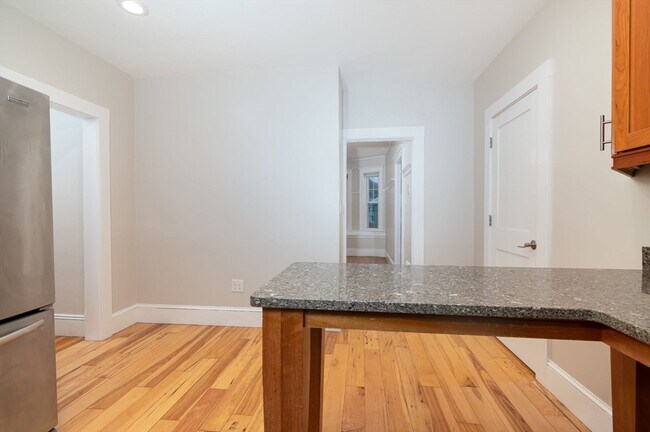 Building Photo - 49 Endicott St