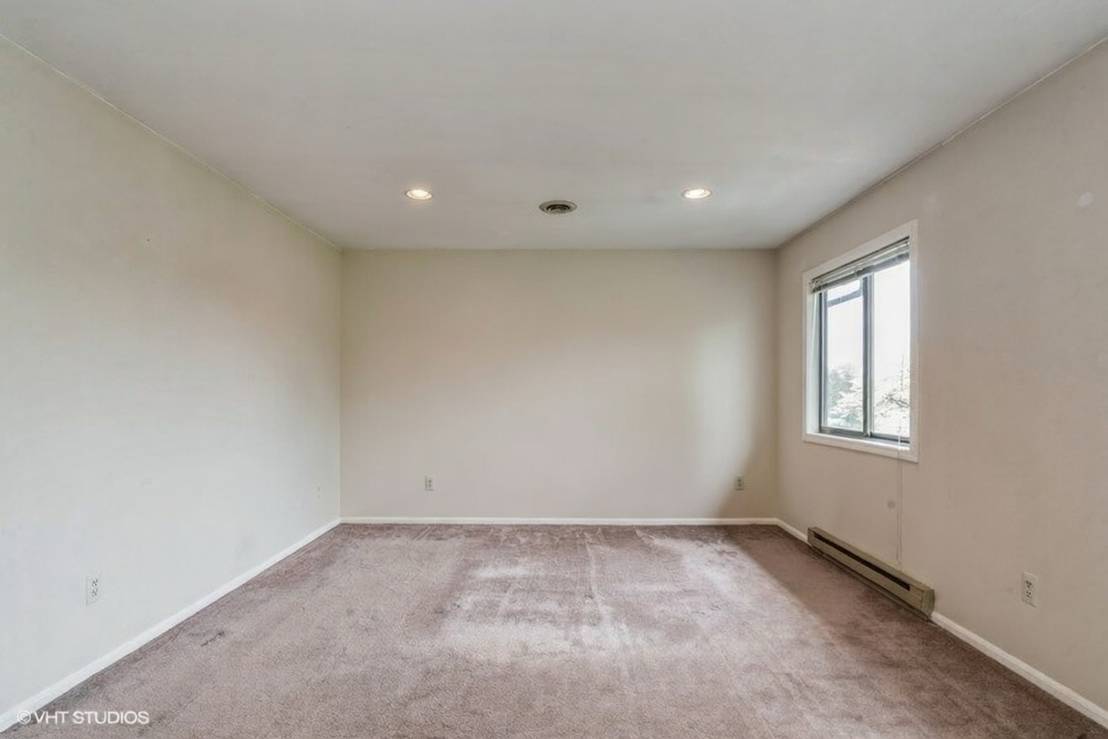 Bedroom - 500 Riverside Ave
