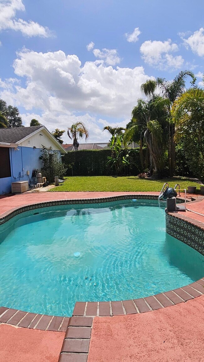 Building Photo - 12157 Sycamore Ln