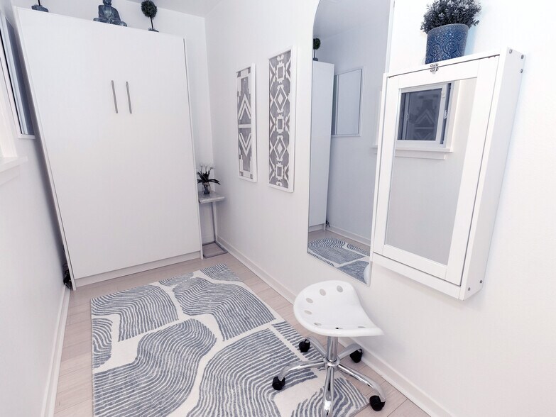 Building Photo - 88 King St