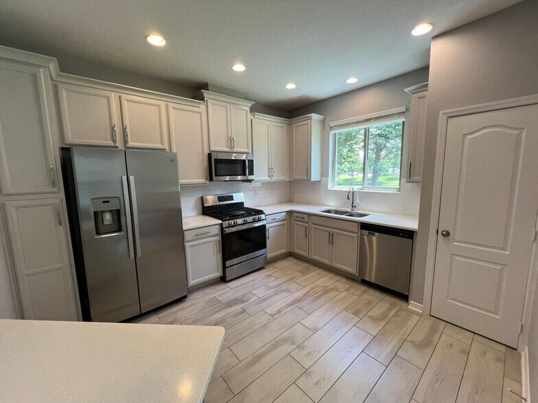 Building Photo - 321 Evertree Loop