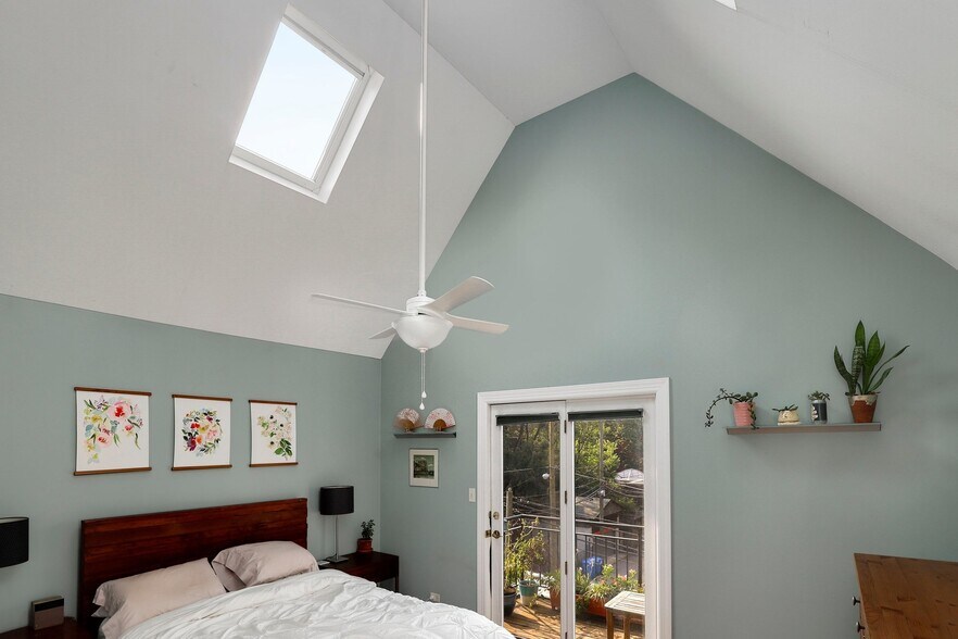 Bedroom Detail - 2117 W Evergreen Ave