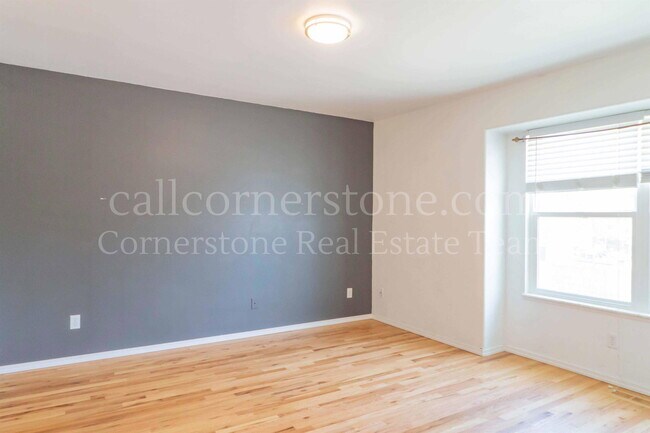 Building Photo - 743 Descendant Dr